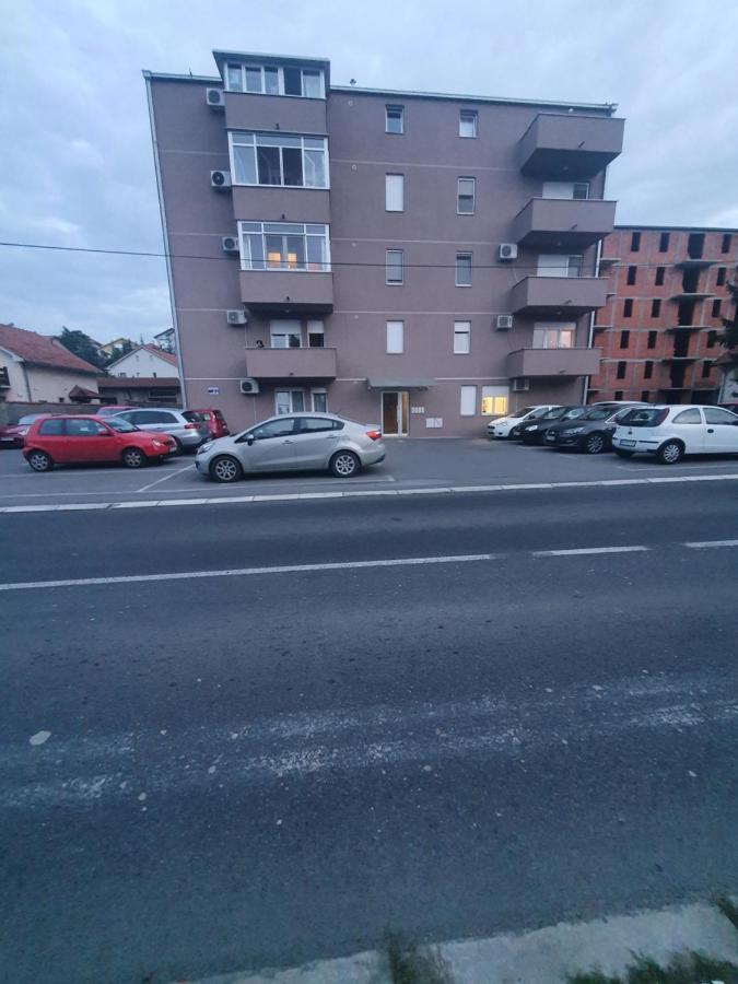 ŽeleznikRaven2アパートメント エクステリア 写真