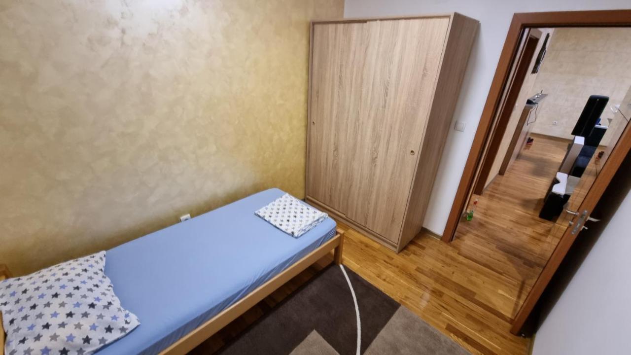 ŽeleznikRaven2アパートメント エクステリア 写真
